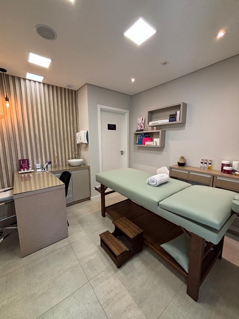 Sala de massagem na AMMO Clínica Estética